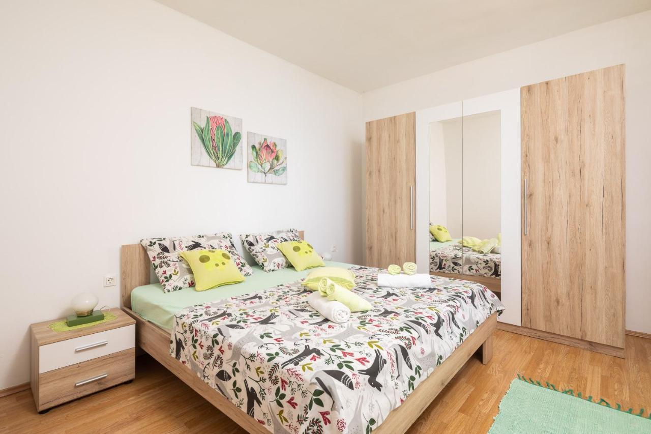 Sky Way Apartments Dugi Rat Exterior foto