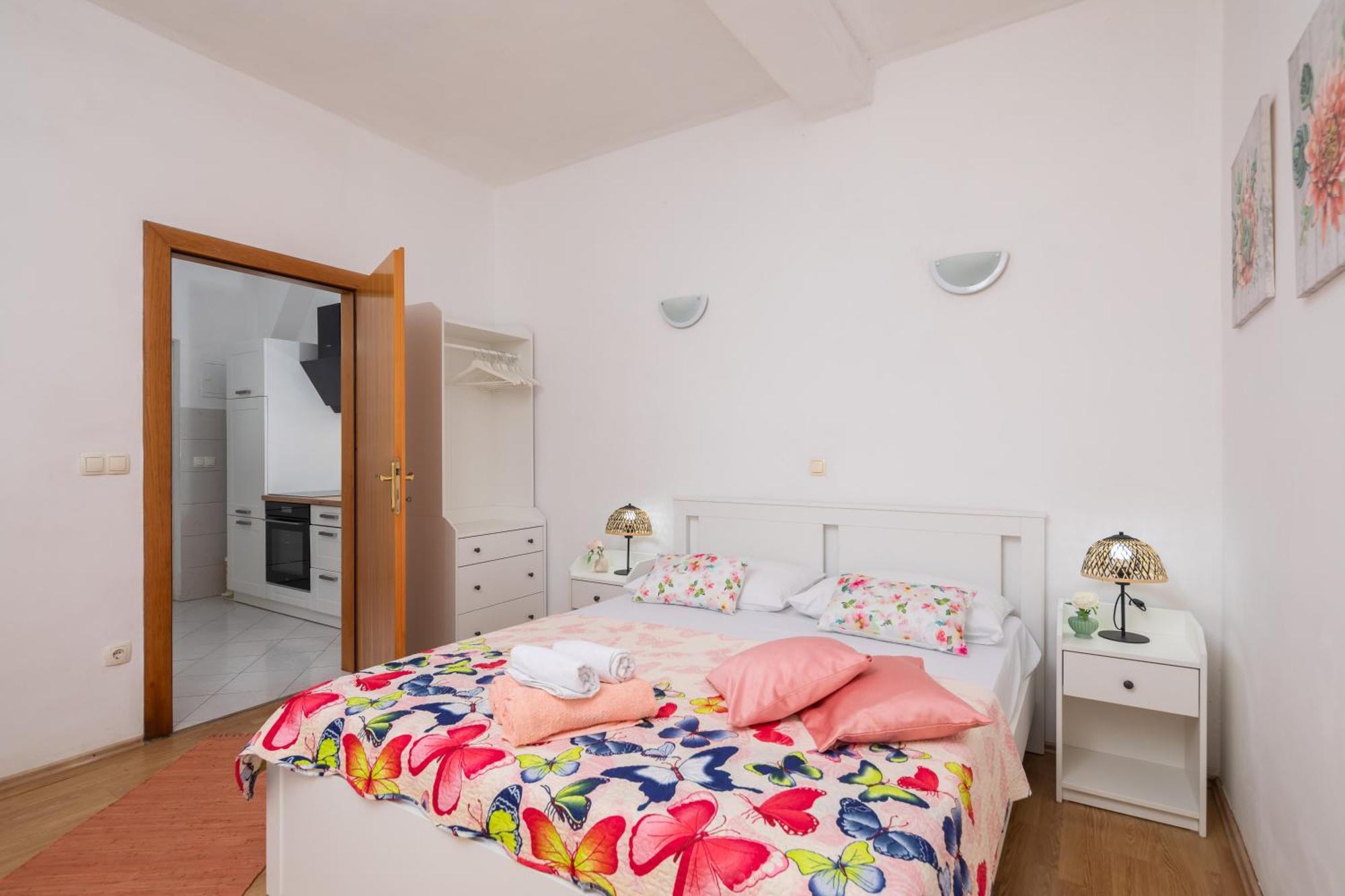 Sky Way Apartments Dugi Rat Exterior foto